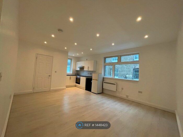 Studio To Rent In Myron Place, London, SE13