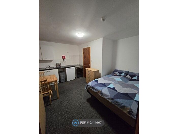 Studio To Rent In Green Lanes, London, N13