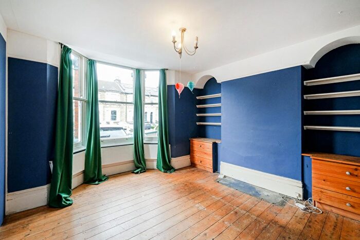 2 Bedroom Flat For Sale In Cambridge Road, Wanstead, E11