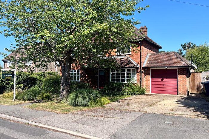 3 Bedroom Detached House For Sale In Mapledrakes Road, Ewhurst, GU6