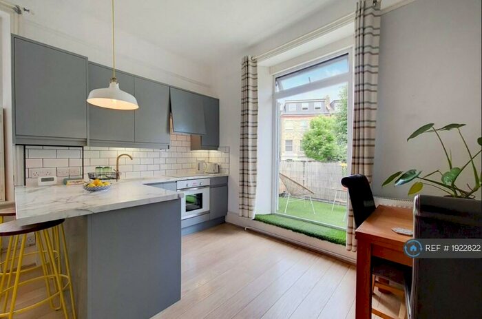 Studio To Rent In Gloucester Drive, London, N4