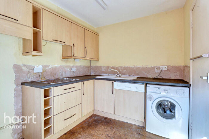 1 Bedroom Block Of Apartments For Sale In Bramley Hill, South Croydon, CR2