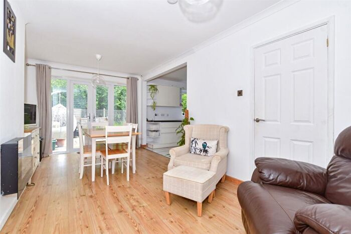 5 Bedroom Semi Detached House For Sale In Swallow Road, Birds Estate, Larkfield, Kent, ME20