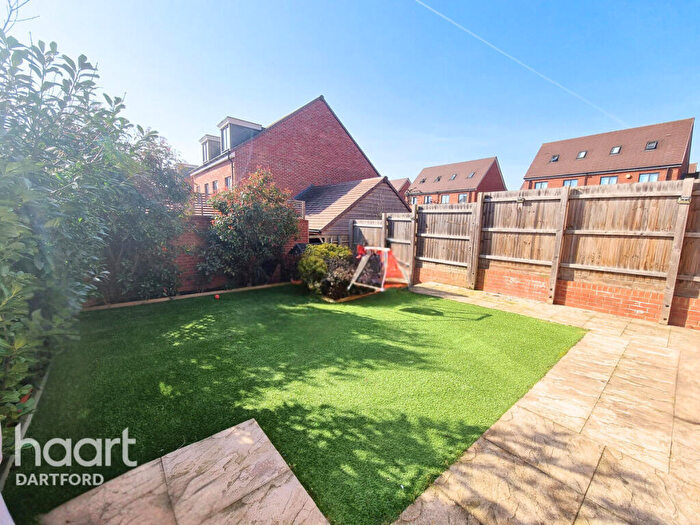 3 Bedroom Semi Detached House To Rent In Forrest Shaw, Swanscombe, DA10