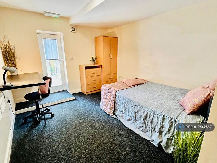 2 Bedroom Flat To Rent In Glossop Road, Sheffield, S10