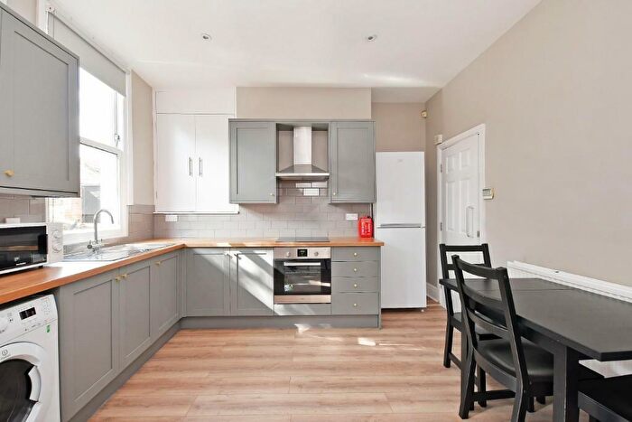 2 Bedroom Terraced House To Rent In Whitham Road, Sheffield, S10