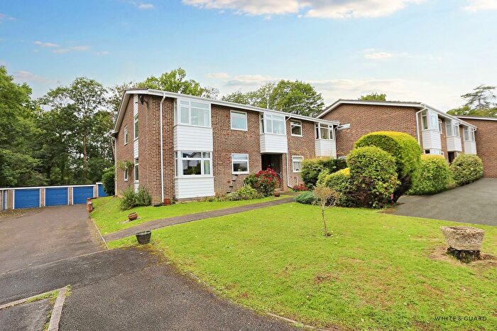 2 Bedroom Flat For Sale In Anfield Close, Fair Oak, SO50