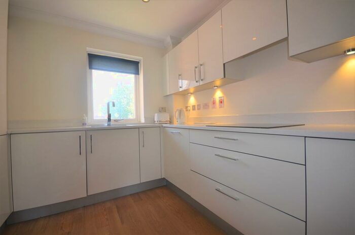 2 Bedroom Apartment To Rent In Holly Lodge, Burnham, SL1
