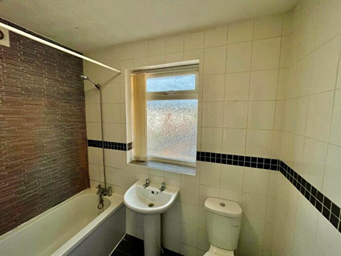 3 Bedroom Flat To Rent In Wellington Road, Dunston, Gateshead, NE11