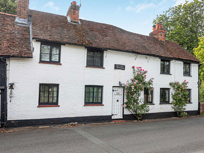 3 Bedroom Cottage For Sale In The Street, Reading, RG10