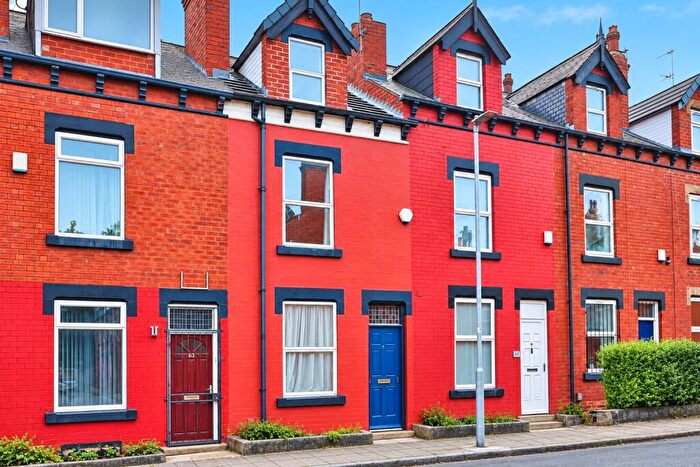 5 Bedroom Terraced House For Sale In Harold Grove, Leeds, LS6