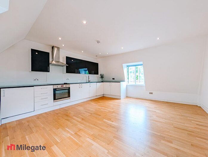 1 Bedroom Flat To Rent In London Road, Isleworth, TW7