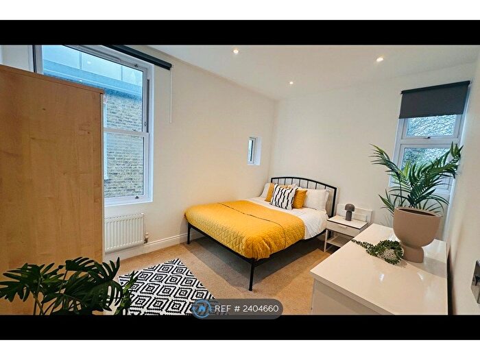 3 Bedroom Flat To Rent In Balham, London, SW12