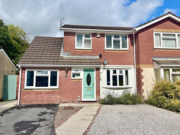 3 Bedroom Semi-Detached House For Sale In Waun Gron, Rhydyfro, Pontardawe, Swansea., SA8