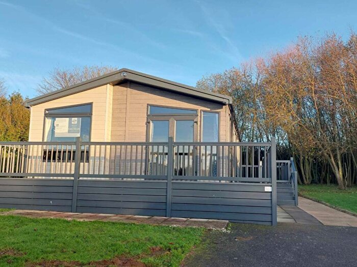 3 Bedroom Mobile Home For Sale In Manor Road, Hunstanton, Norfolk, PE36