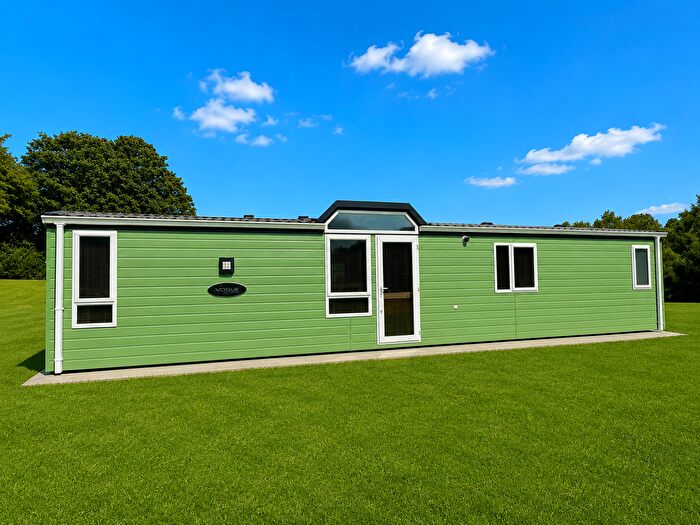 2 Bedroom Park Home For Sale In Llangyniew, Welshpool, SY21