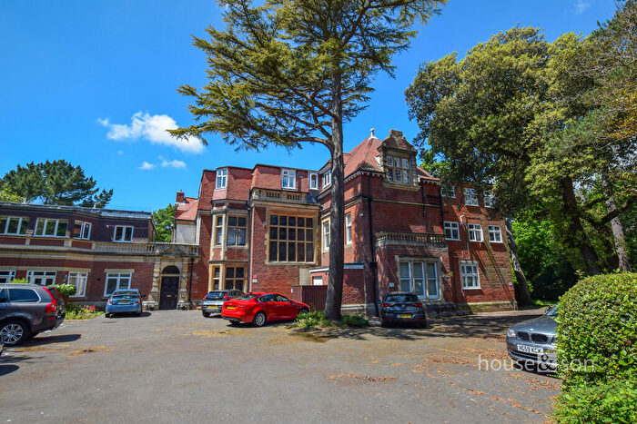 2 Bedroom Apartment To Rent In Roysdean Manor, Derby Road, BH1