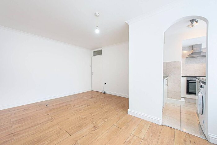 1 Bedroom Flat For Sale In Gainsborough Road, Woodside Park, London, N12