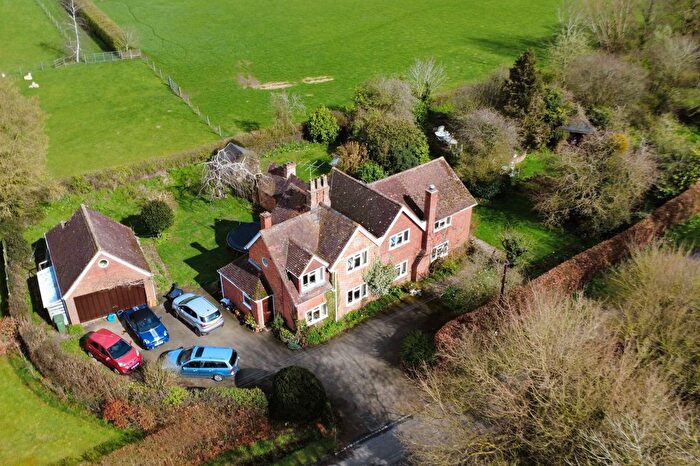 4 Bedroom Detached House For Sale In Harewell Lane, Besford, WR8