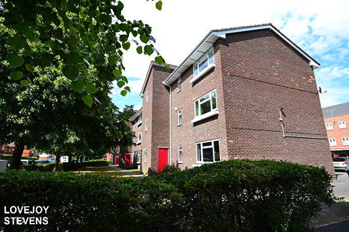 2 Bedroom Flat To Rent In Boundry Road, Newbury, RG14