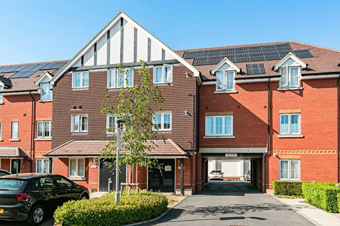 2 Bedroom Flat For Sale In Gatehouse Close, Ashford, Surrey, TW15