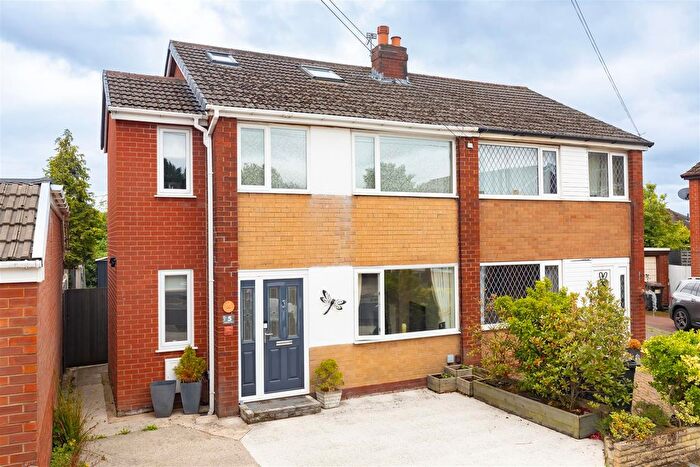 4 Bedroom Semi-detached House For Sale In Langholm Close, Leyland, PR25