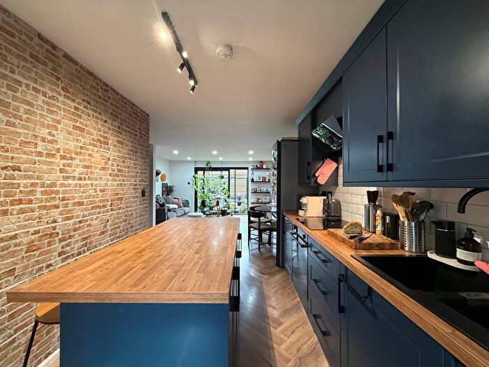 3 Bedroom Property For Sale In Woolf Close, London, SE28
