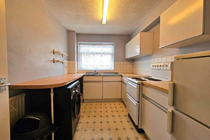 1 Bedroom Flat To Rent In Albemarle Road, Beckenham, BR3