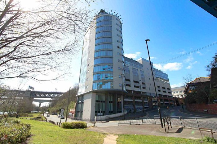 2 Bedroom Apartment To Rent In Forth Bank Tower, Quayside, Newcastle Upon Tyne, NE1