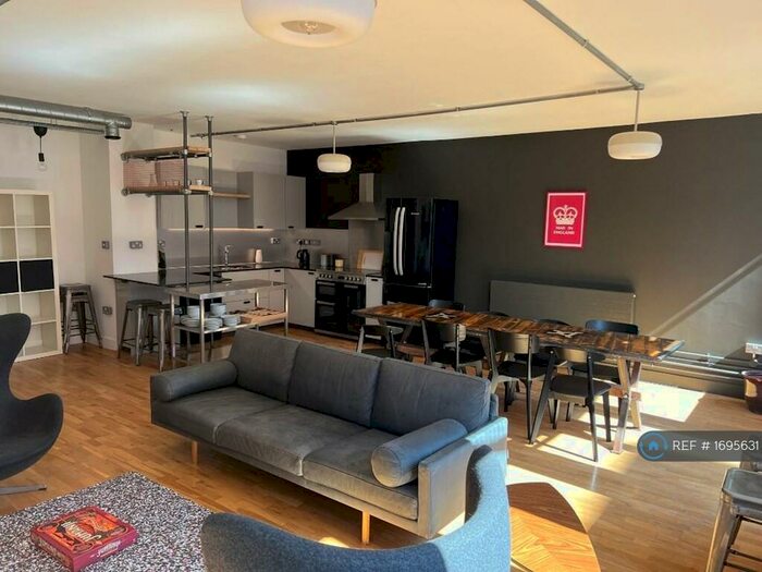 3 Bedroom Flat To Rent In Lofts, Bristol, BS2