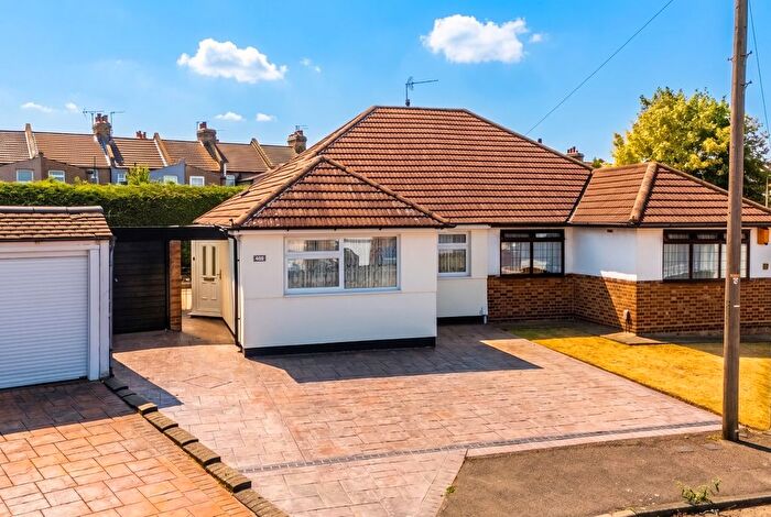 2 Bedroom Semi Detached Bungalow For Sale In Sundridge Close, Dartford, DA1