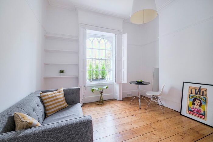 1 Bedroom Flat To Rent In Canonbury Square, London, N1