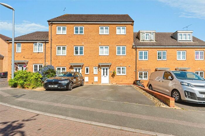 4 Bedroom Terraced House For Sale In Cooper Drive, Leighton Buzzard, Bedfordshire, LU7
