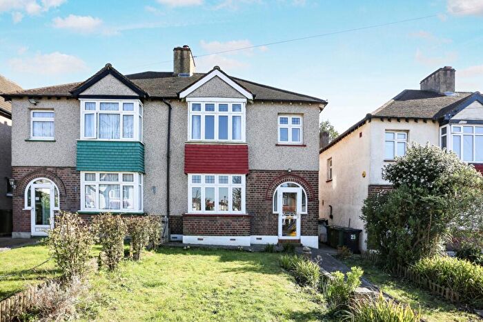 3 Bedroom Semi-Detached House To Rent In Farmcote Road London, SE12