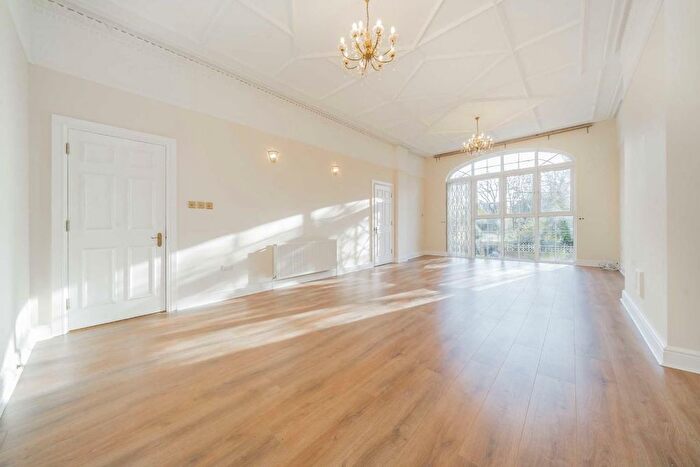 3 Bedroom Flat To Rent In Broadhurst Gardens, West Hampstead, NW6