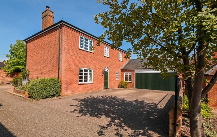 4 Bedroom Detached House For Sale In St James Court, Barton Under Needwood, DE13