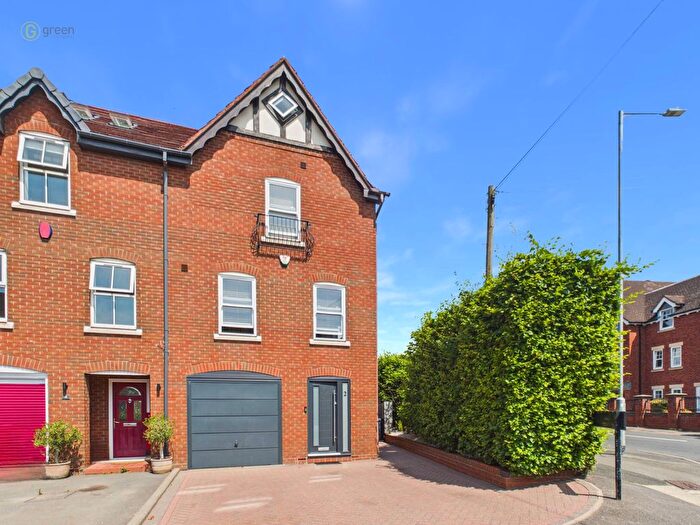 4 Bedroom End Of Terrace House For Sale In Kensington Drive, Tamworth, B79