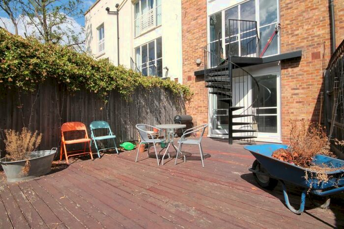 3 Bedroom Flat To Rent In St Pauls Mews, Camden, NW1