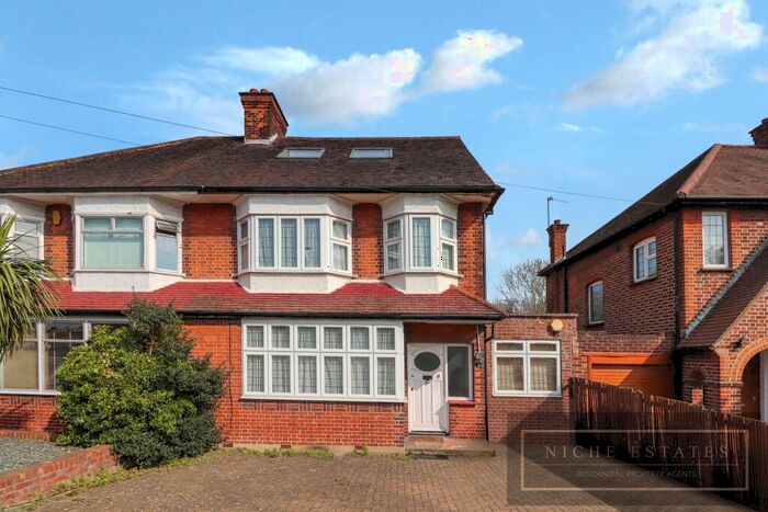 5 Bedroom Semi-Detached House To Rent In Chanctonbury Way, Woodside Park, London, N12