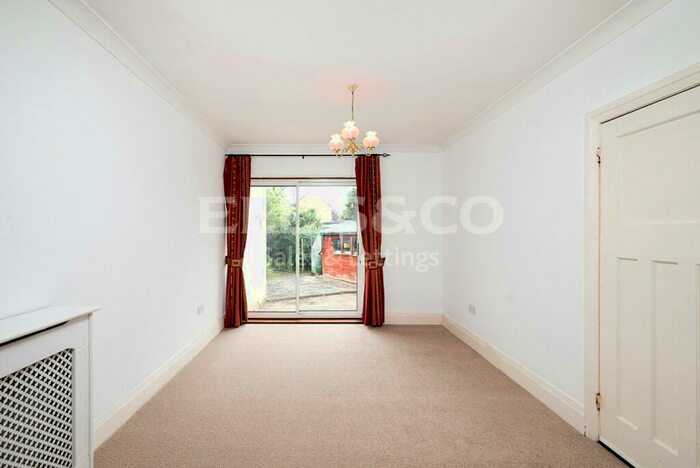 3 Bedroom Semi-Detached House For Sale In Woodstock Close, Stanmore, Middlesex, HA7