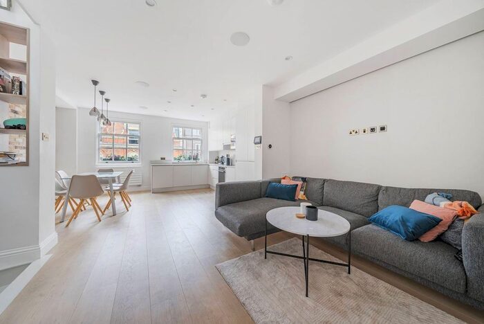 3 Bedroom Flat To Rent In Windmill Street, Fitzrovia, London, W1T