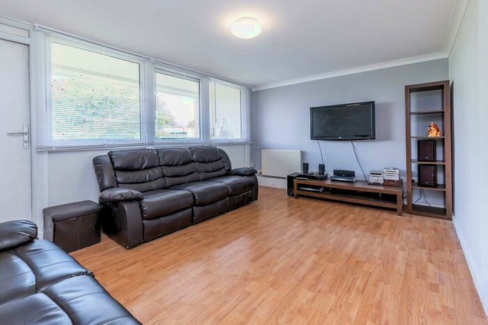 3 Bedroom Flat To Rent In Malden Crescent, Kentish Town / Camden, NW1