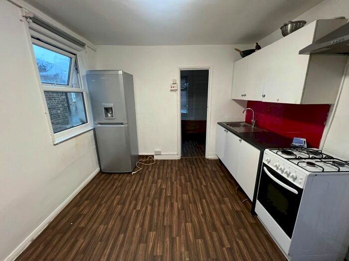 2 Bedroom Flat To Rent In Hazelwood Road, London, E17