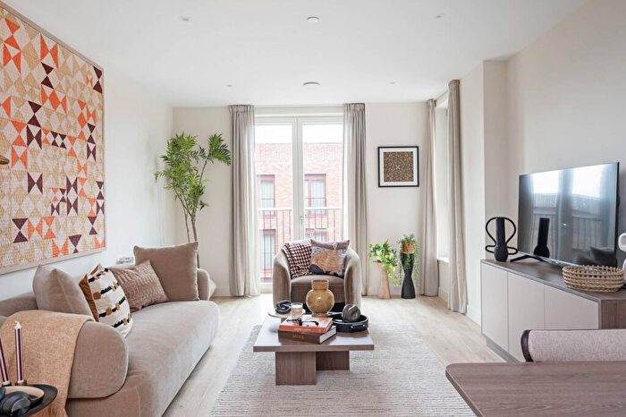 2 Bedroom Flat To Rent In Pearl Yard, Bermondsey, London, SE16