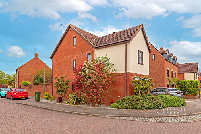 5 Bedroom Detached House For Sale In Clare Croft, Middleton, MK10