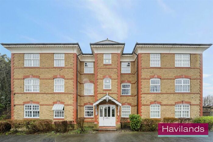2 Bedroom Flat To Rent In Sydenham Avenue, London, N21