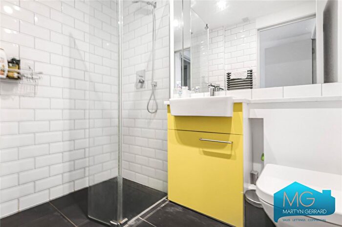 3 Bedroom Flat For Sale In Brecknock Road, Holloway, London, N19