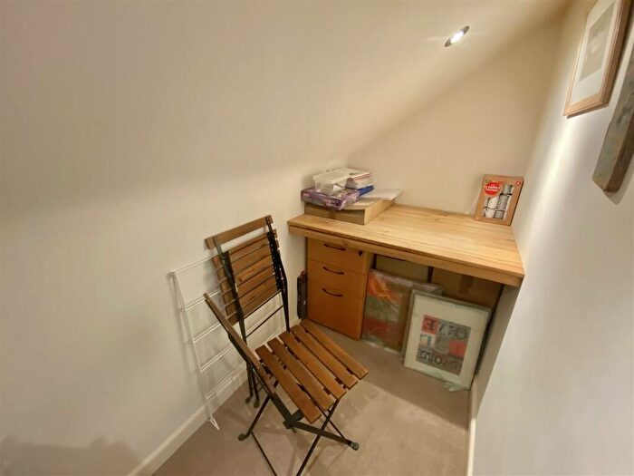 3 Bedroom Apartment For Sale In West Bay Road, Bridport, DT6