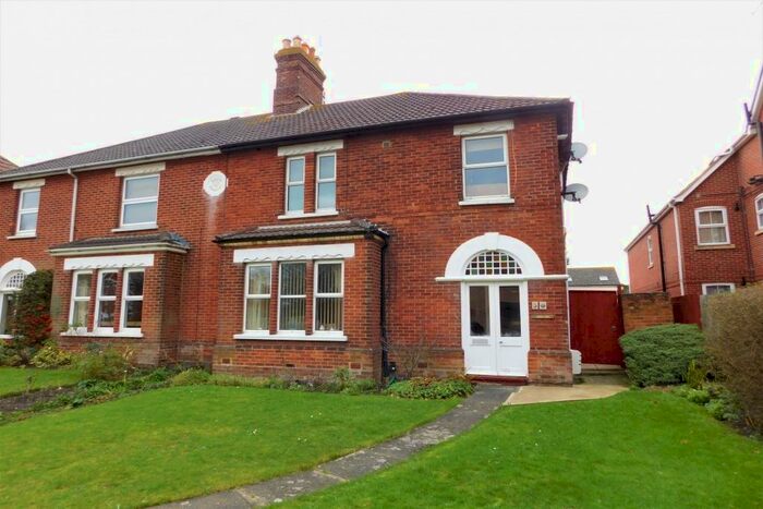 2 Bedroom Flat To Rent In Wimborne Road, Poole, Dorset, BH15