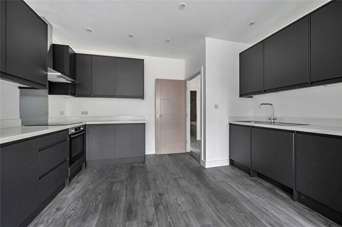 2 Bedroom Flat To Rent In The Broadway, St. Peters Street, St. Albans, Hertfordshire, AL1